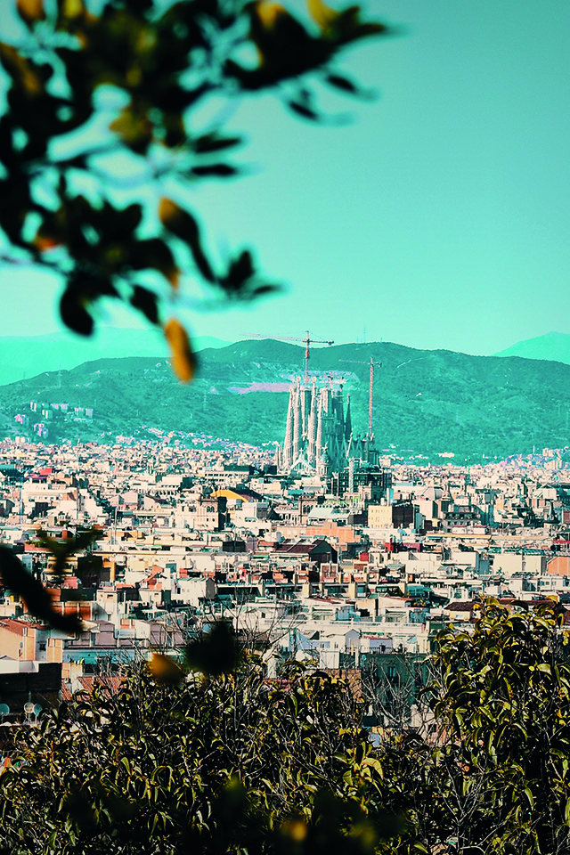 Sagrada Familia &copy; unsplash - Lucas Neves