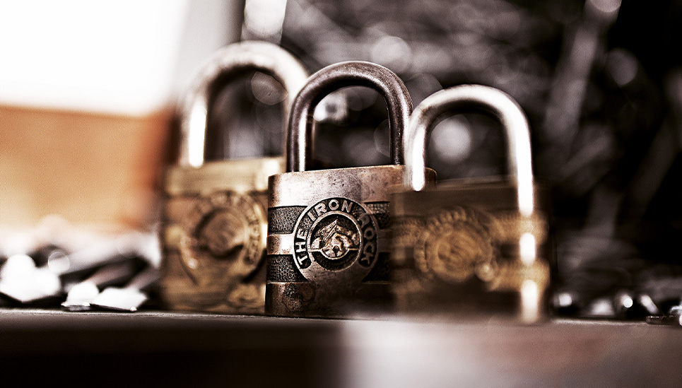 Iron Rock Vorhangschlösser © ABUS