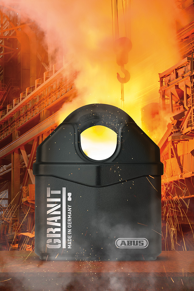K&uuml;l&ouml;n&ouml;sen strapab&iacute;r&oacute; - a GRANIT lakat &copy; ABUS