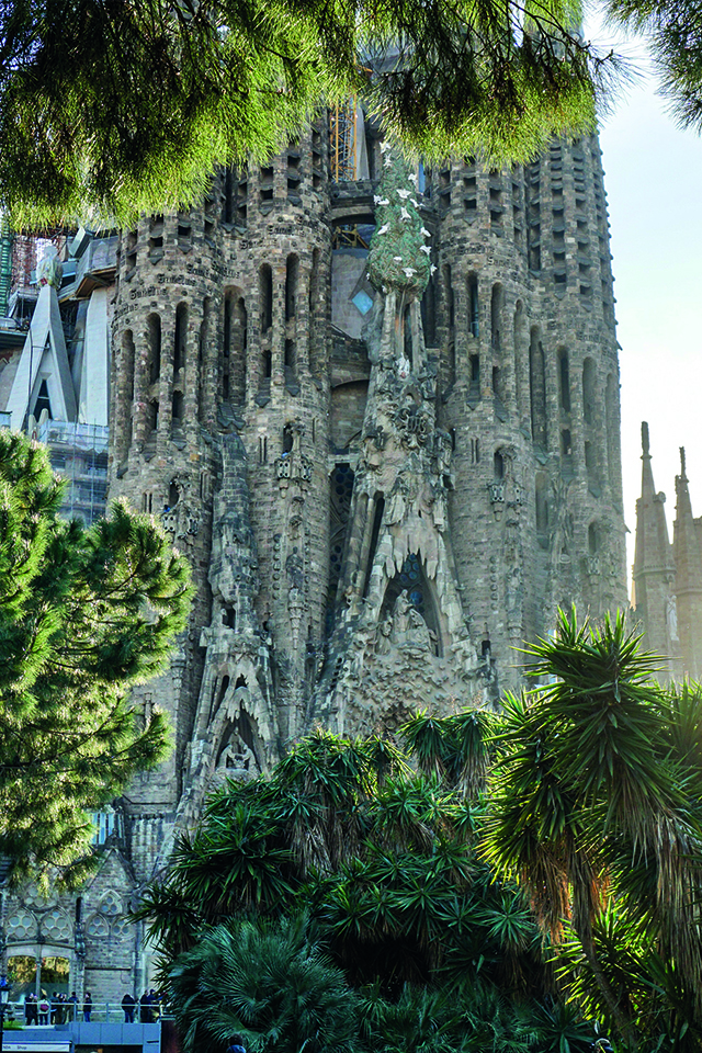 Sagrada Familia &copy; pexels - Milena Alicia