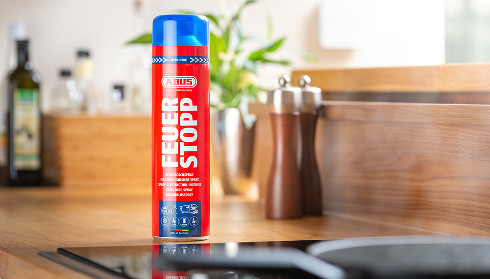 Schlicht und aufger&auml;umt &ndash; das Feuerstopp Spray stellt man sich doch gerne in die K&uuml;che &copy; ABUS