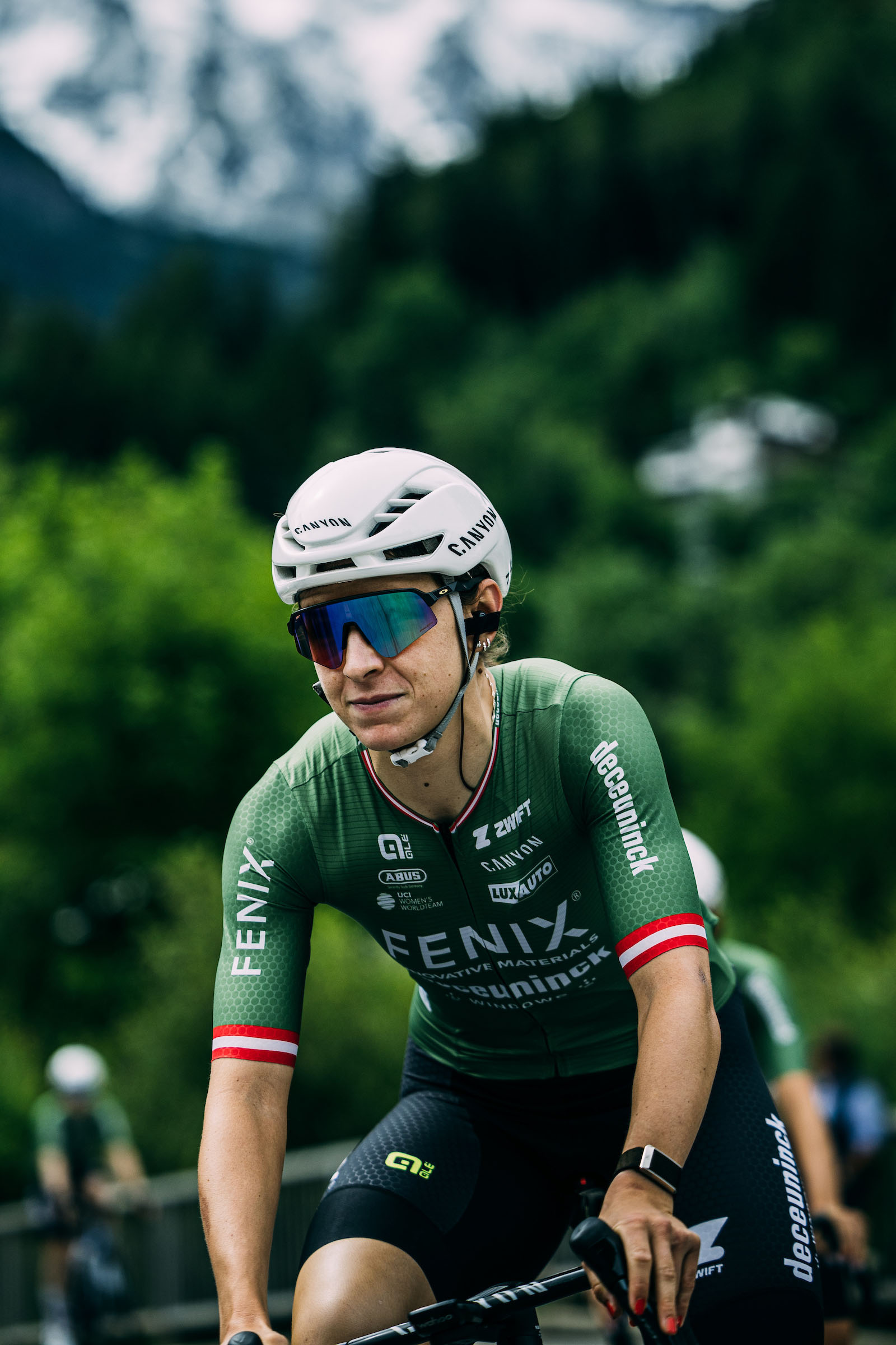 Profirennradfahrerin vom FENIX-Deceuninck Team bei Rennen Giro d’Italia Women 2025 © ABUS