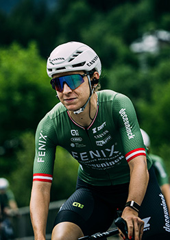 Profirennradfahrerin vom FENIX-Deceuninck Team bei Rennen Giro d&rsquo;Italia Women 2025 &copy; ABUS