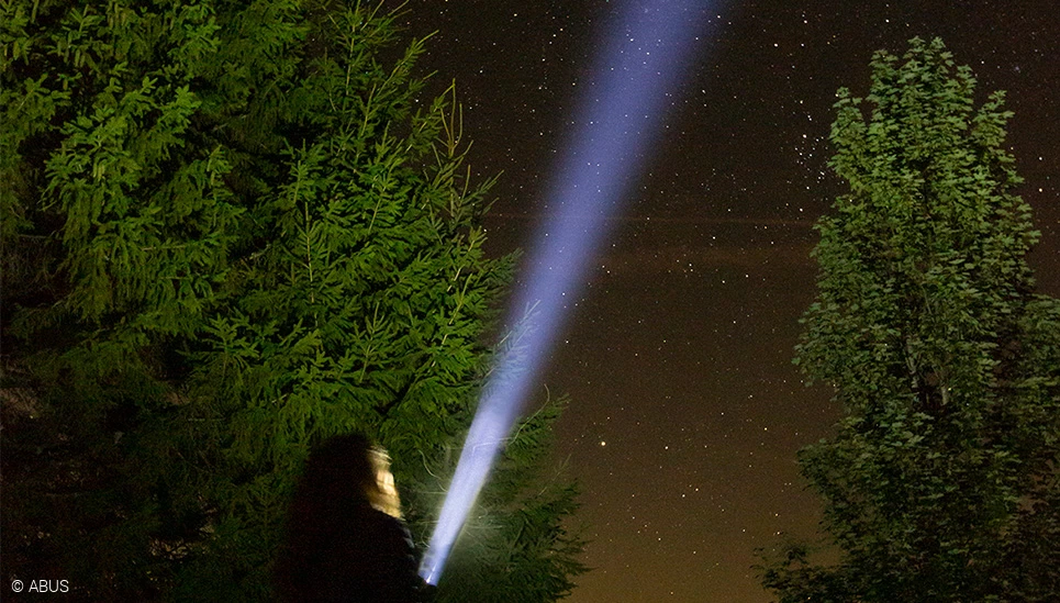 Unsere SecLight Taschenlampen bringen Licht ins Dunkel © ABUS