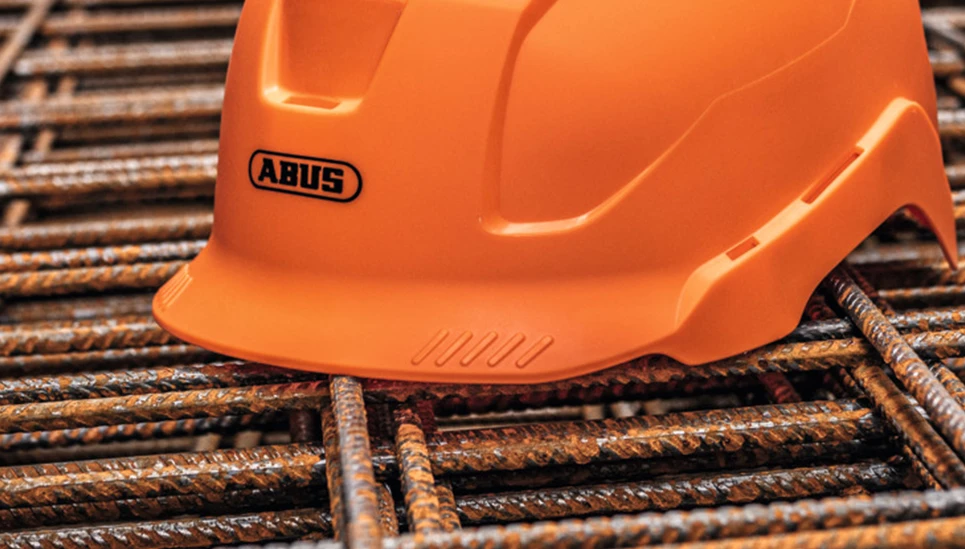 Nahaufnahme von der Gripzone am Schutzschirm des Scator-Helmes © ABUS