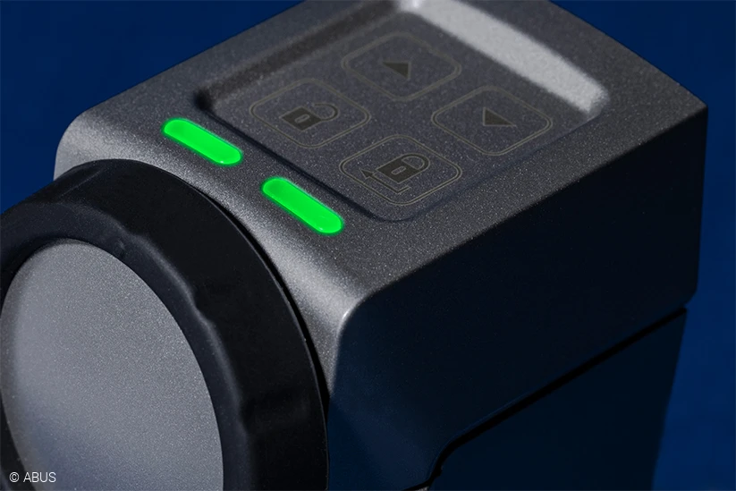 Der Türschlossantrieb ist das Herzstück des HomeTec Pro Bluetooth-Systems © ABUS