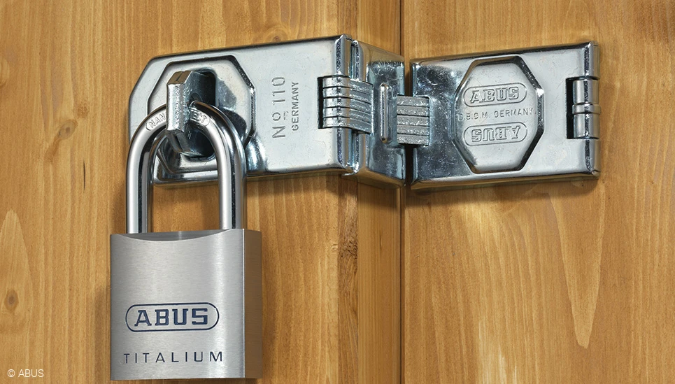 Bonne équipe - cadenas et moraillon © ABUS