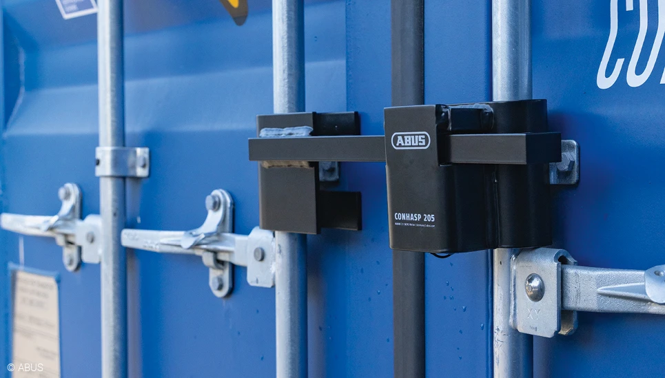 Verriegelung an Container, Nahaufnahme. © ABUS
