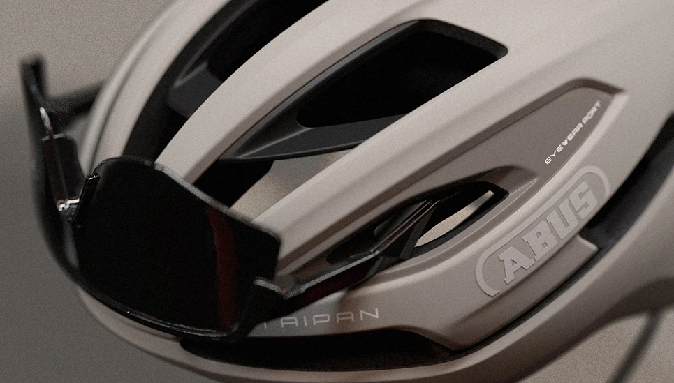 Rendering del prodotto del casco da bici gravel Taipan con portaocchiali © ABUS