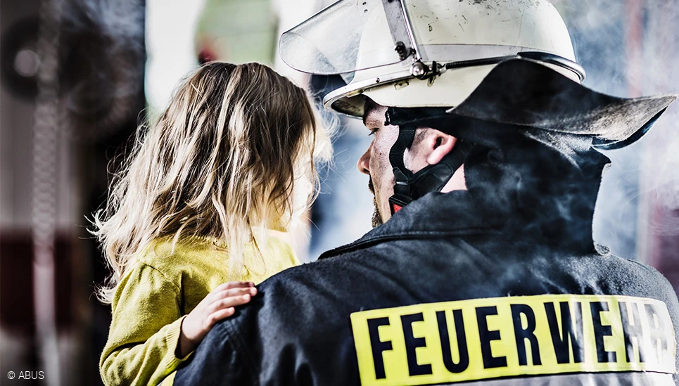 Un mégot de cigarette peut tout changer - investissez donc dans la protection contre l'incendie © ABUS