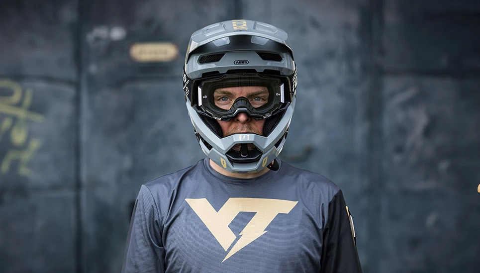 Christian Textor, Team Enduro – YT-Mob, mit dem ABUS HiDrop ©ABUS