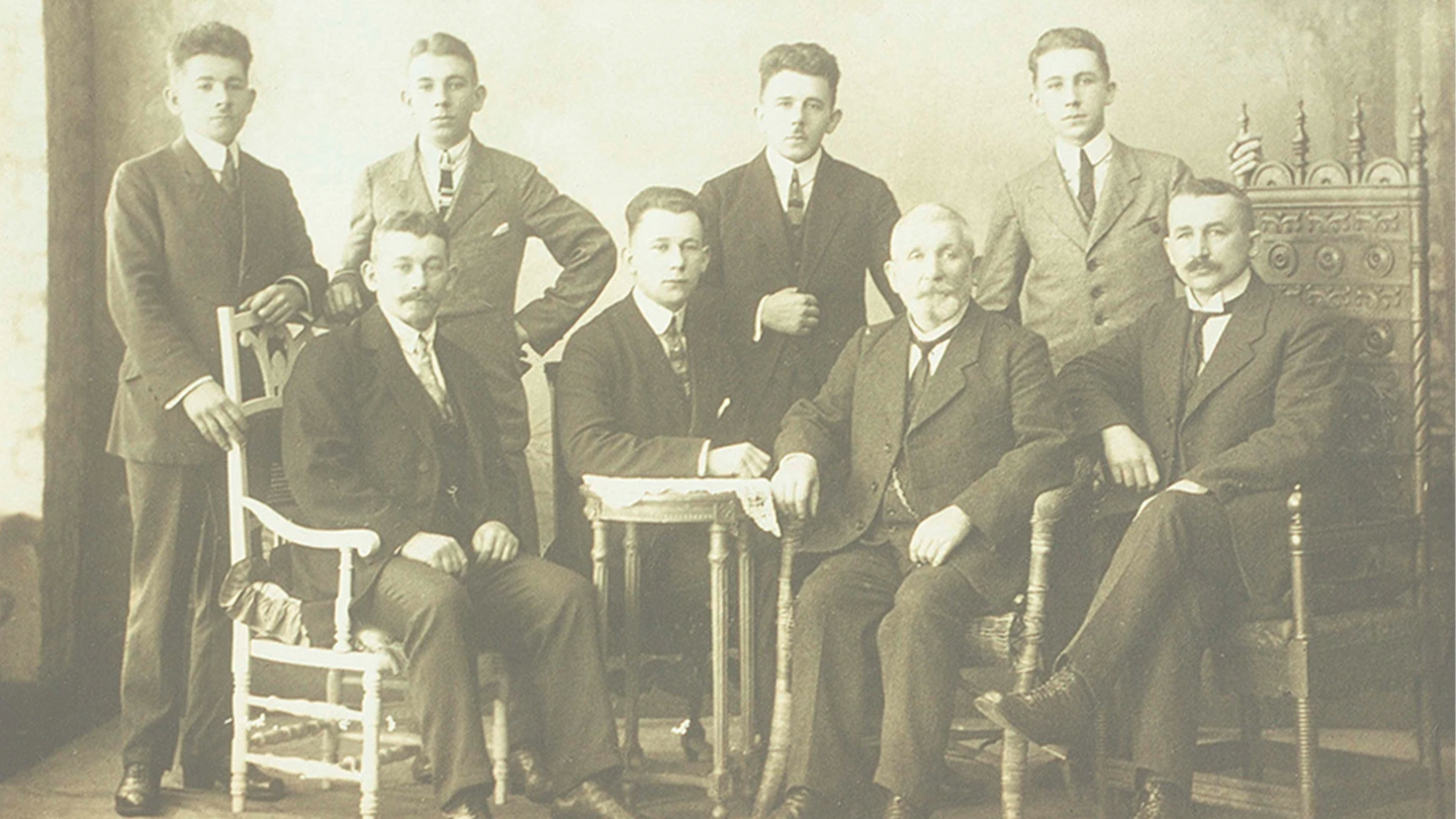 August Bremicker and his sons © ABUS