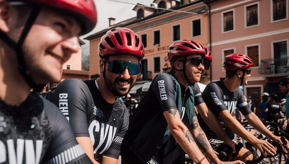 The ABUS team tests the new helmet – ABUS PowerDome – during the Tour de Friends in Italy. ©Dennis Arndt