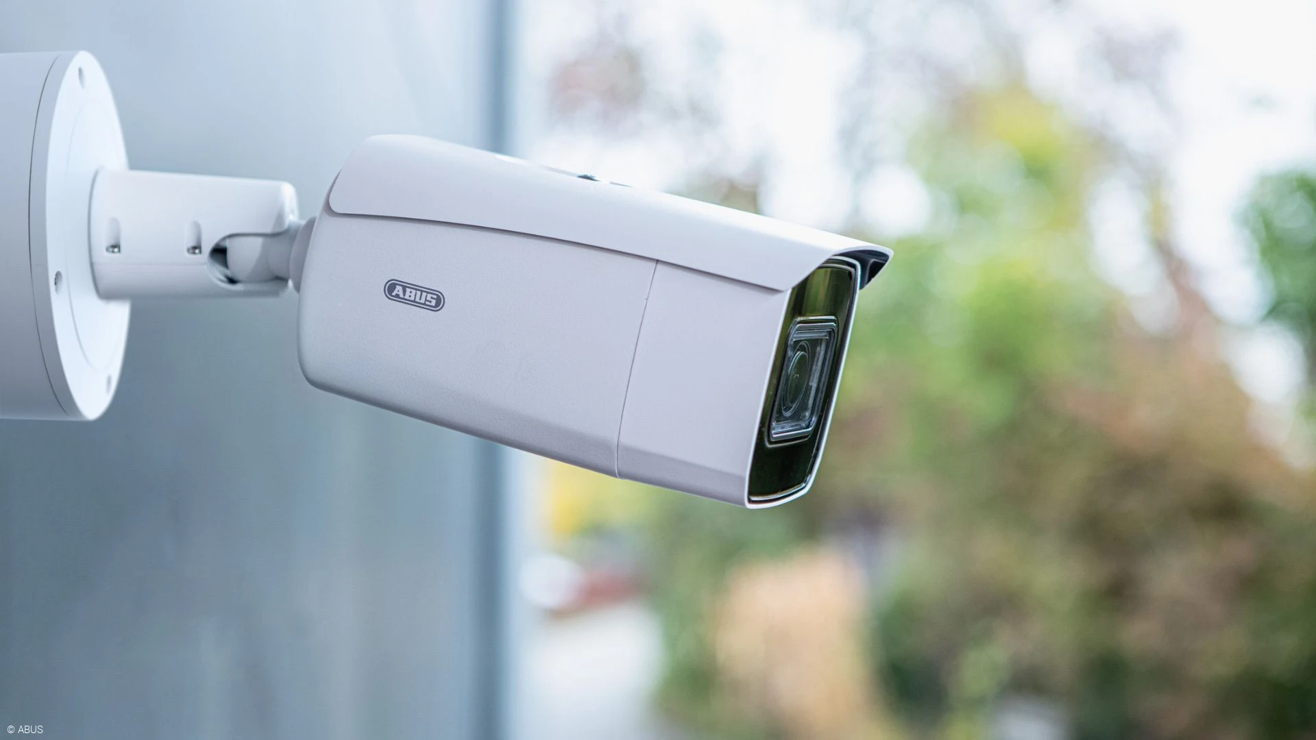 IP-kameraer kan evaluere billeder ved hjælp af intelligente analysefunktioner © ABUS