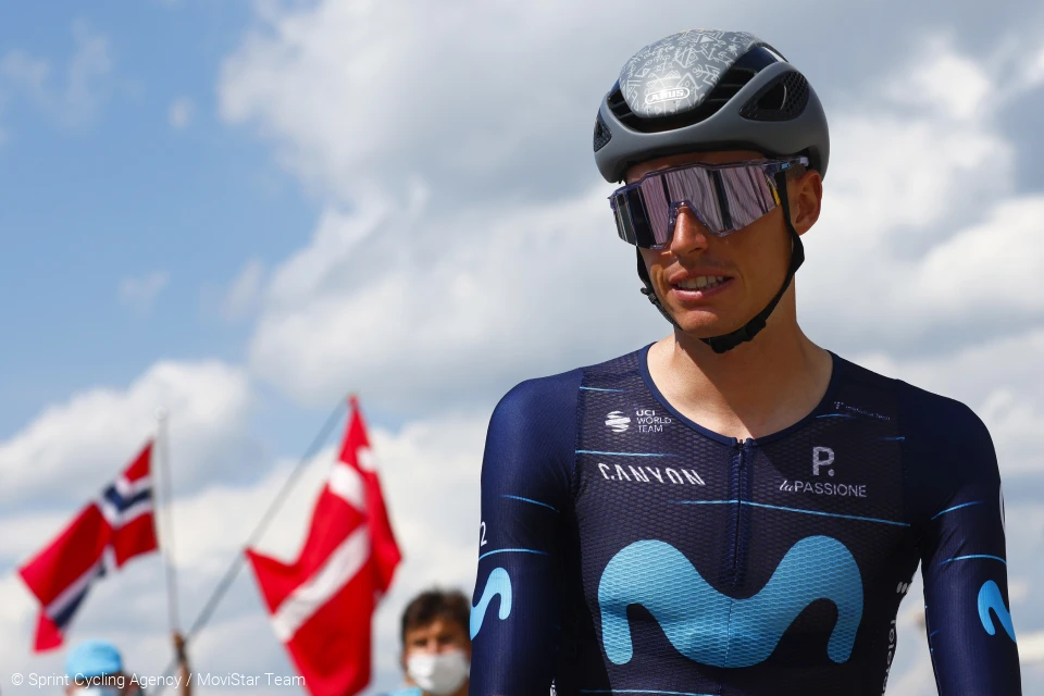 MoviStar cykelrytter med ABUS GameChanger TDF & Viking Edition hjelm © Sprint Cycling Agency / MoviStar Team