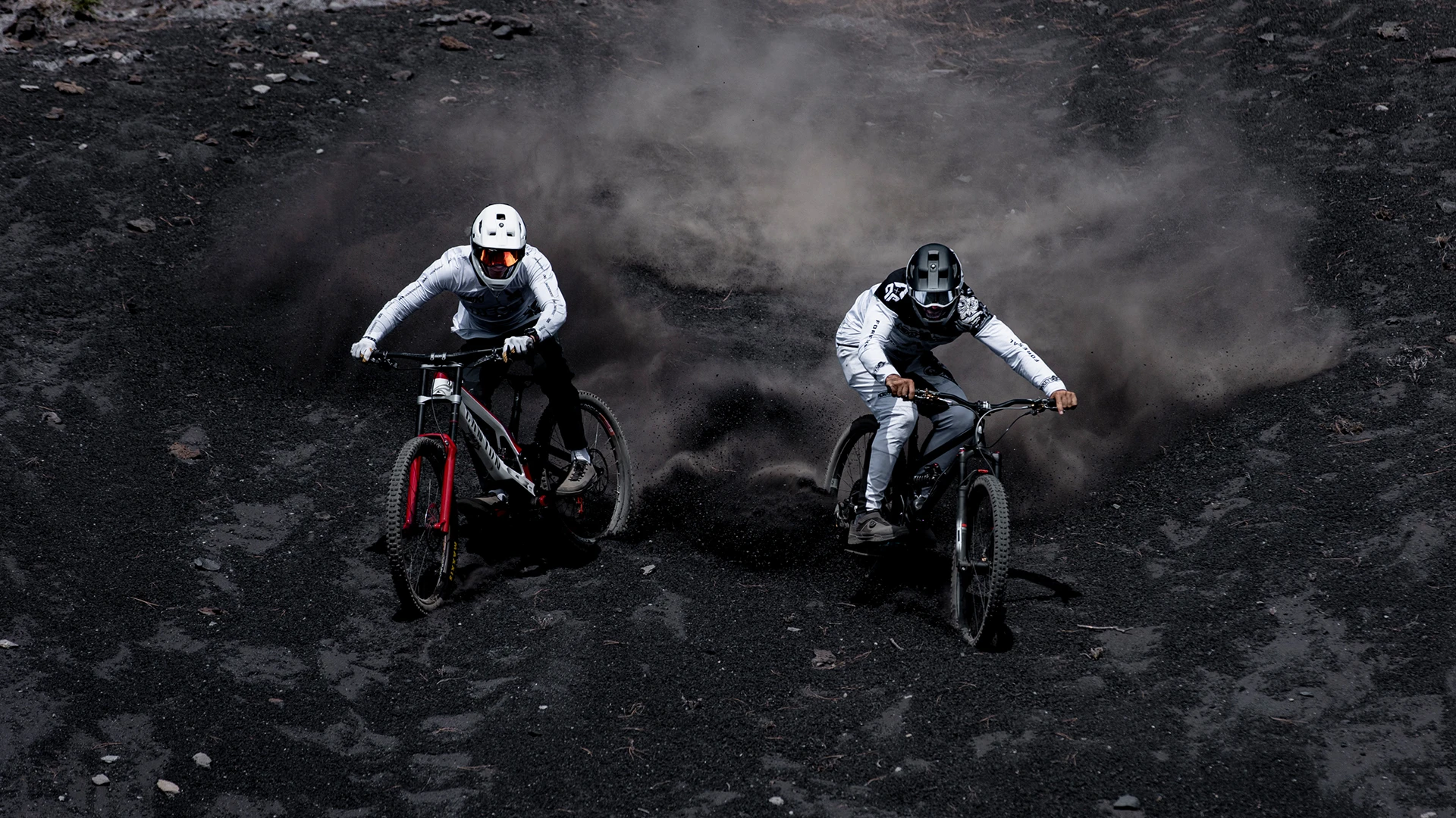 Op La Palma met Gabriel Wibmer en Cédric Gracia ©ABUS