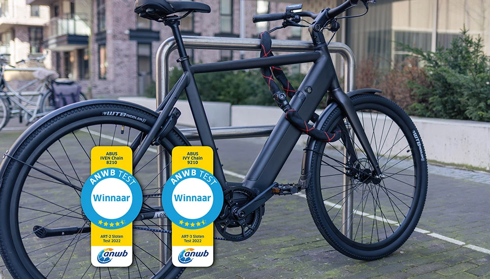 Een ringslot en kettingslot beveiligen een waardevolle fiets goed. ©ABUS