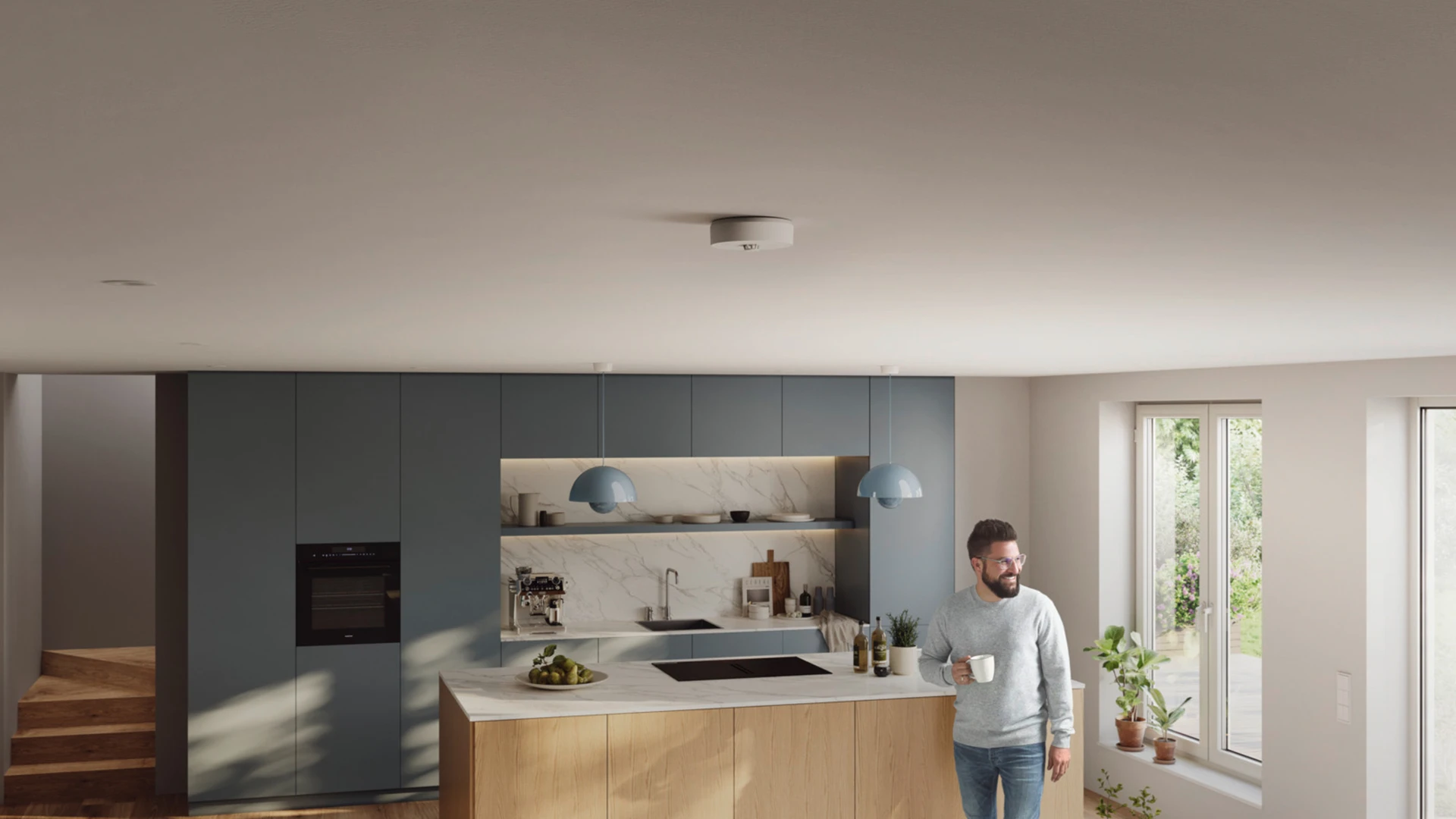 Kitchen with PREVARO CONNECT wireless heat detector on the ceiling © ABUS