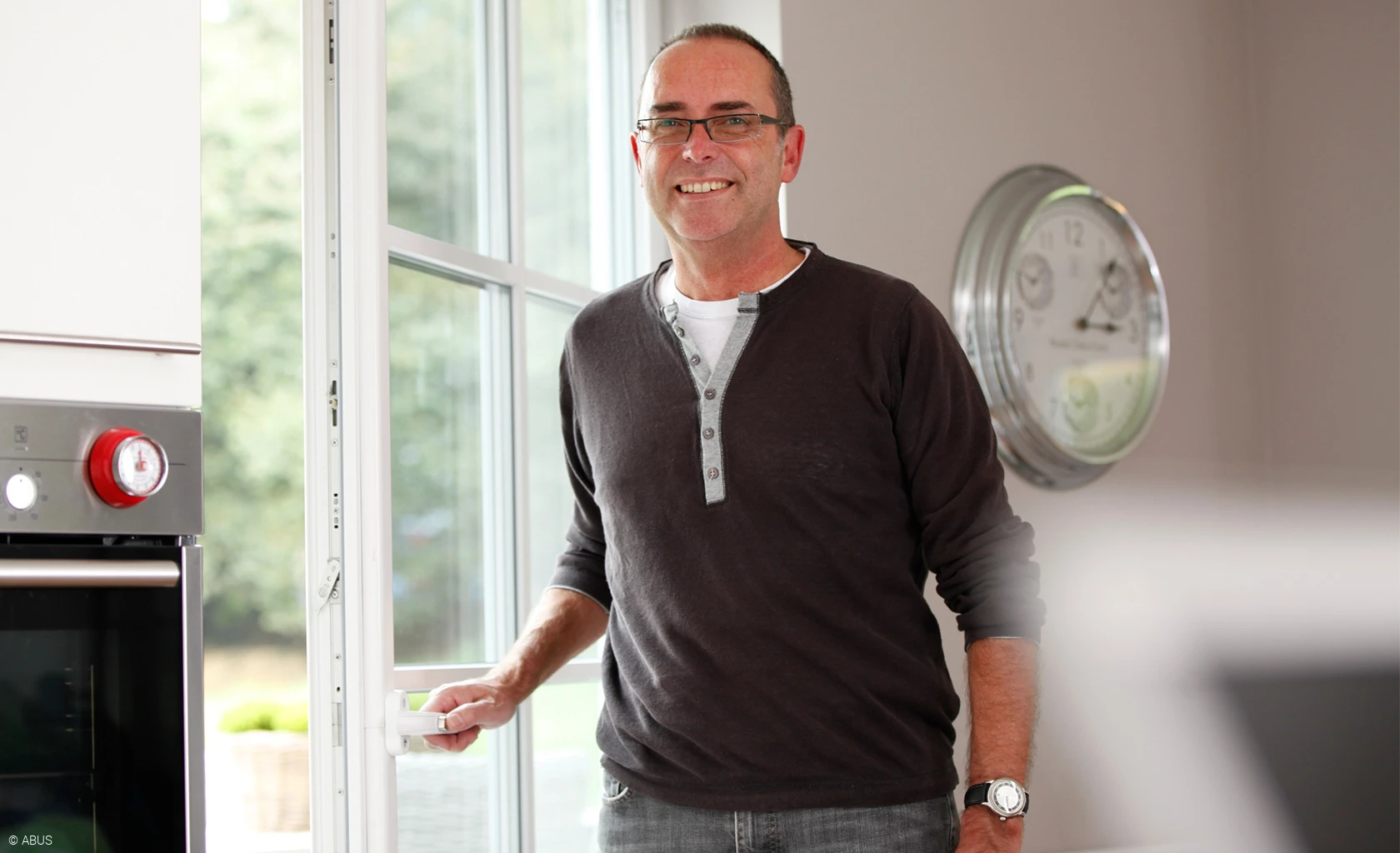 Beskytt hele lengden av vinduene dine med vår stanglås til vindu © ABUS