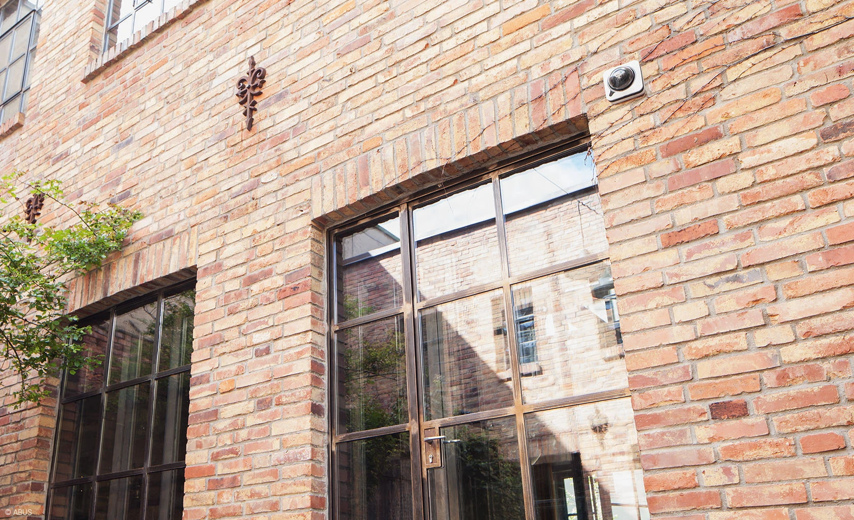 Cameras for home use installed and maintained by the specialist © ABUS