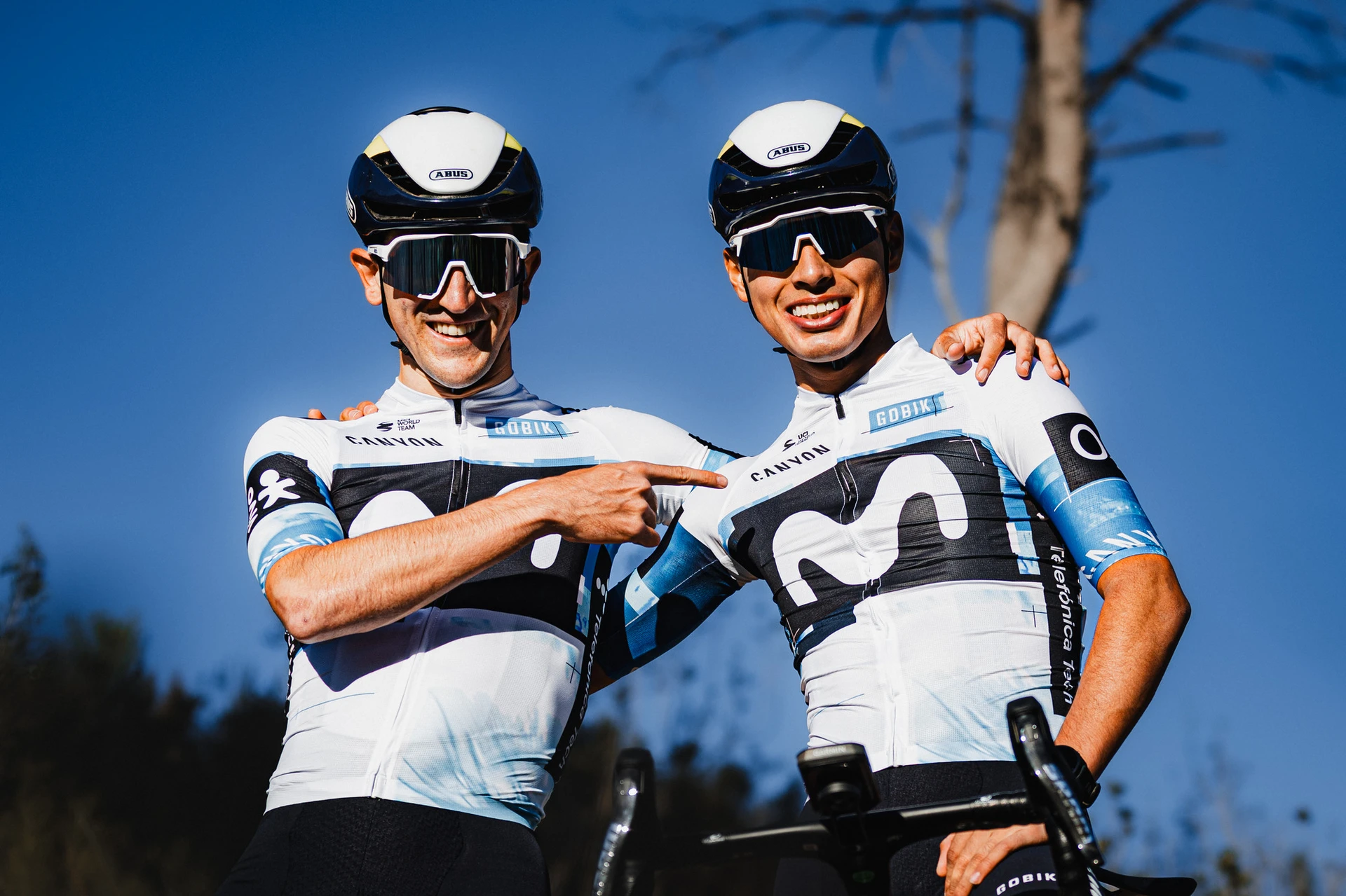 Rennradfahrer Team Movistar mit ABUS Helm GameChanger 2.0 © ABUS