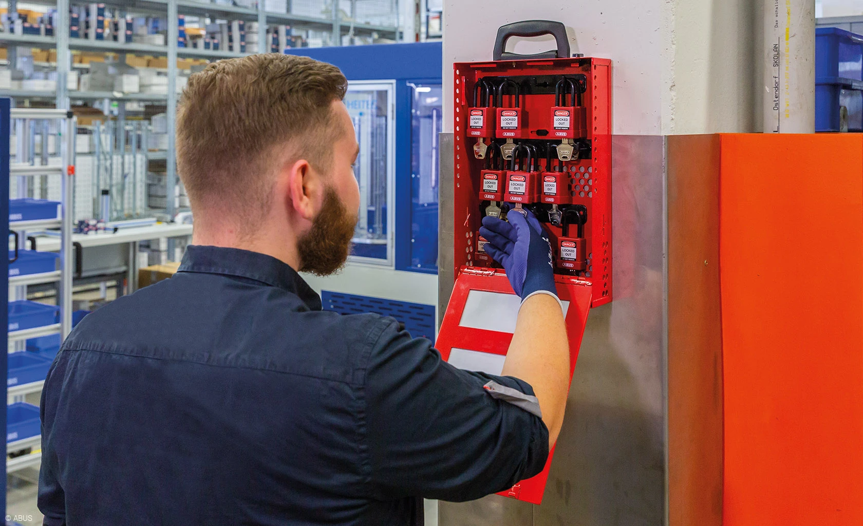 We hebben de B810 Permit Redbox™ PERMIT-TO-WORK organisatie een stap verder gebracht © ABUS