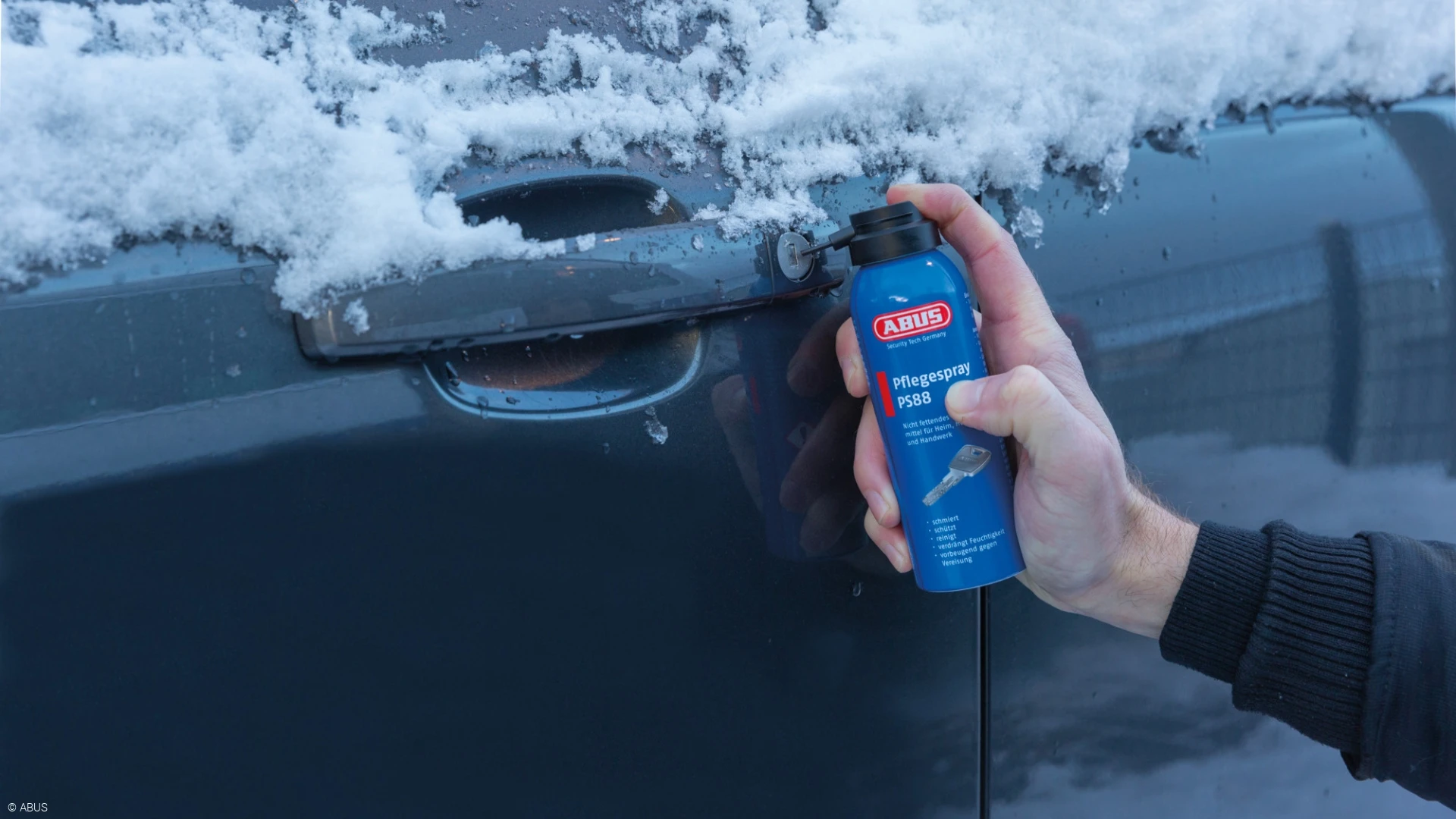 Brug låsespray fra ABUS til at vedligeholde dine låse og hængelåse © ABUS