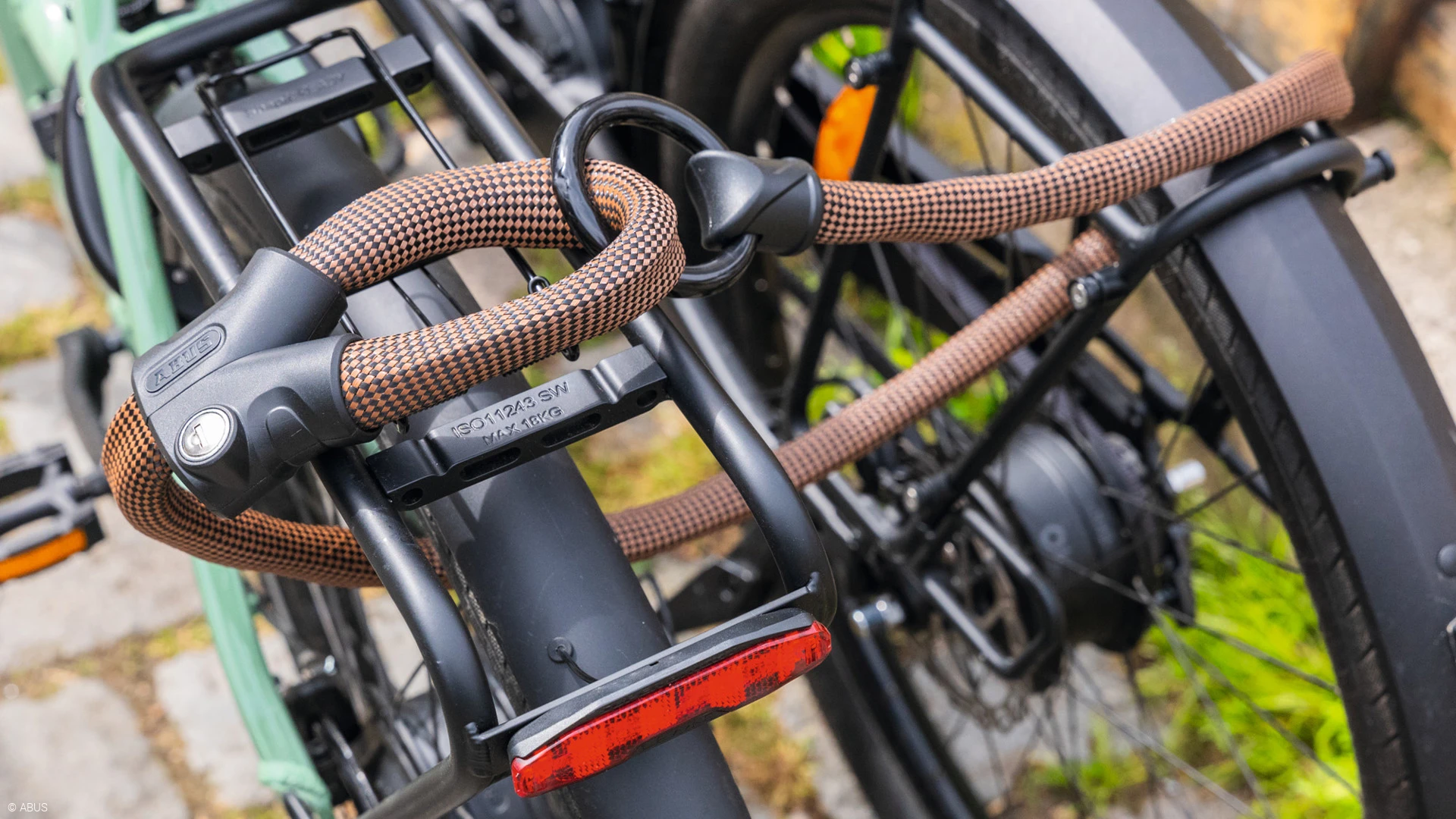 Infinity Loop 1806 chain lock © ABUS