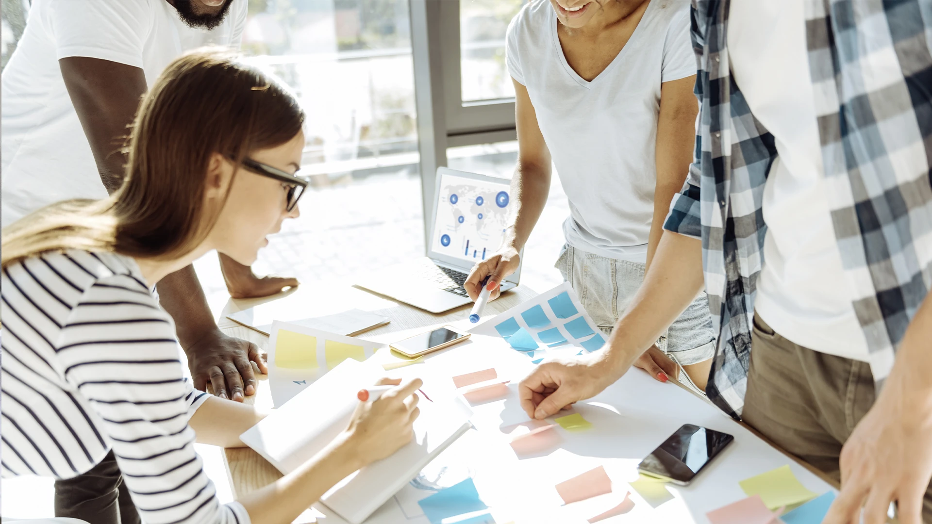 Wirtschaftsinformatik bei ABUS studieren © Adobe Stock/zinkevych