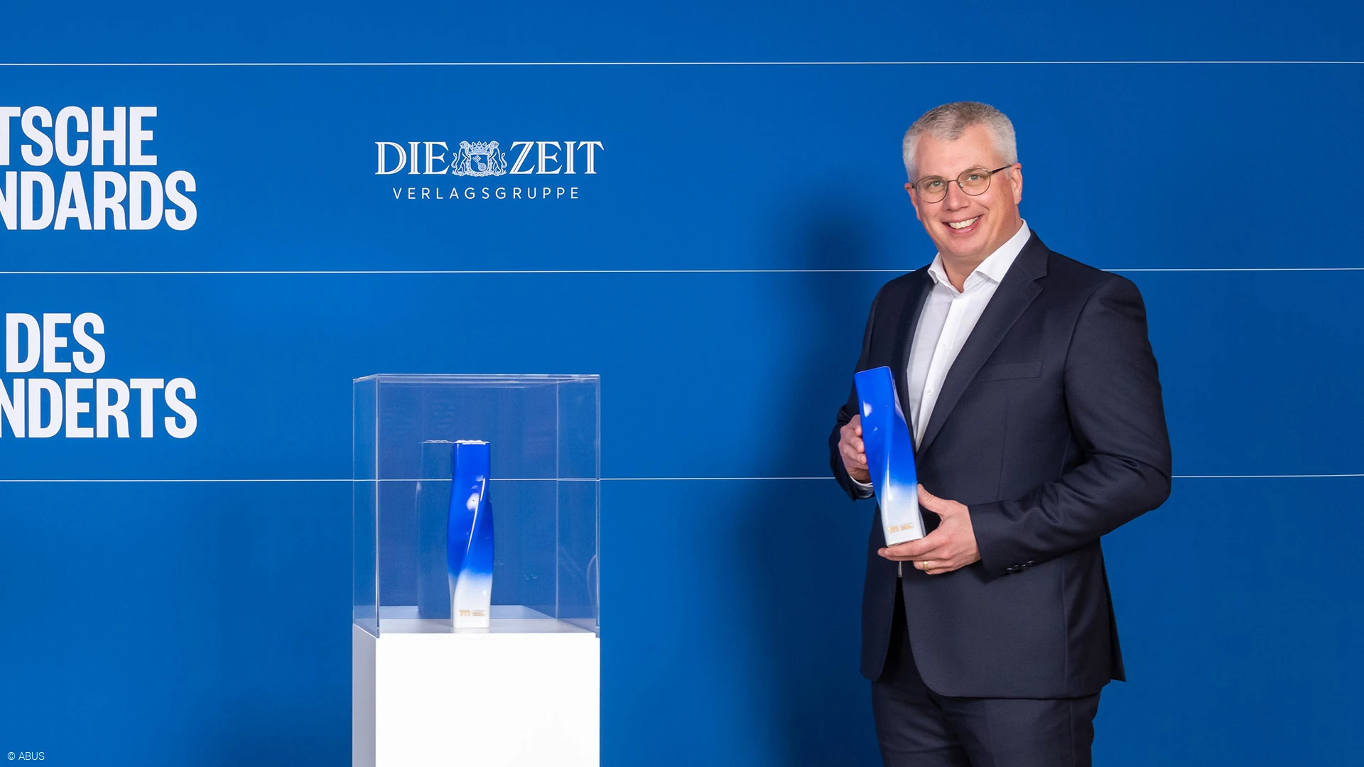 Christian Rothe bei der Verleihung des Markenpreises „Marke des Jahrhunderts“ © ABUS
