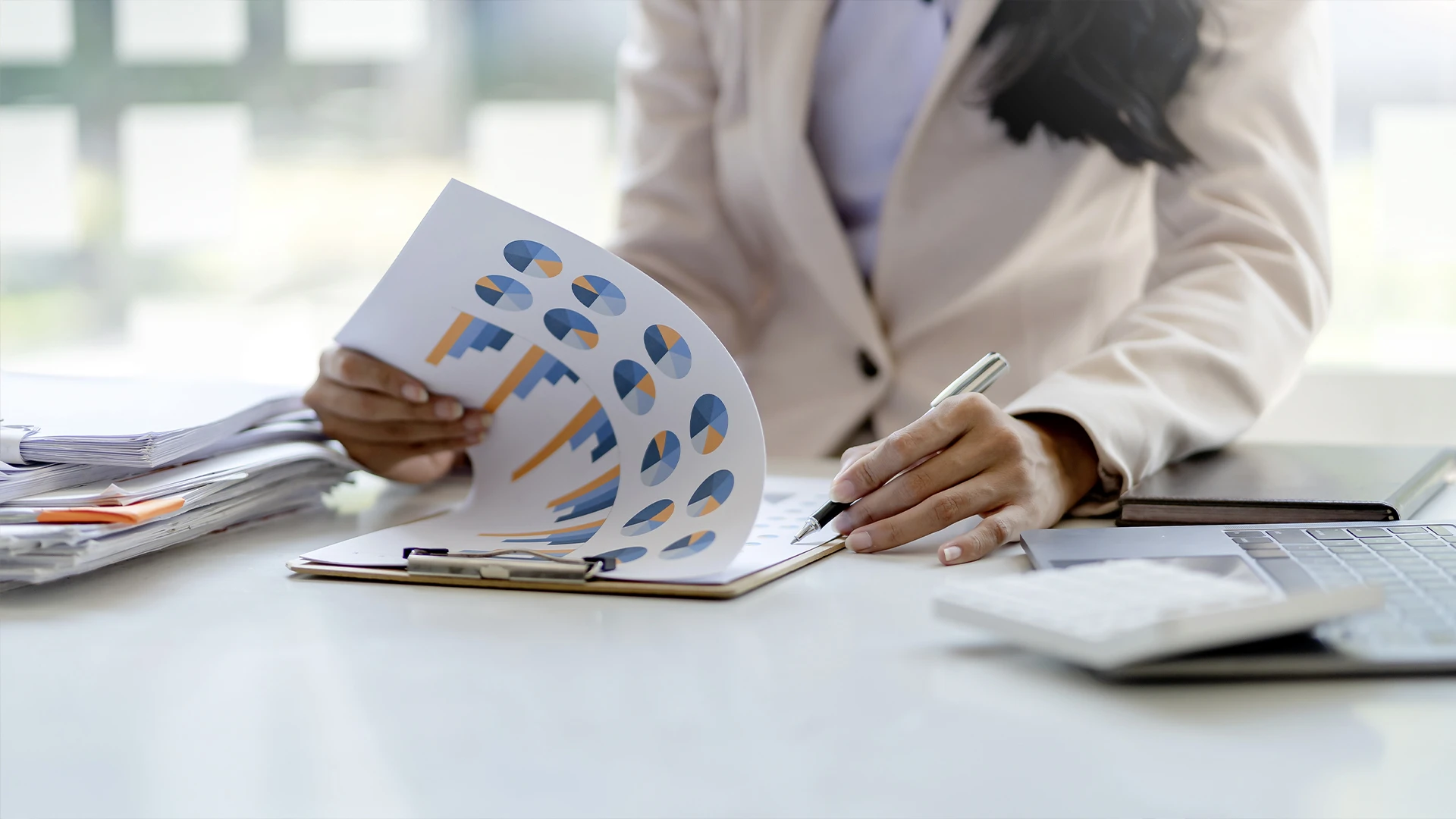 Verkehrswirtschaft bei ABUS studieren © Adobe Stock/amnaj