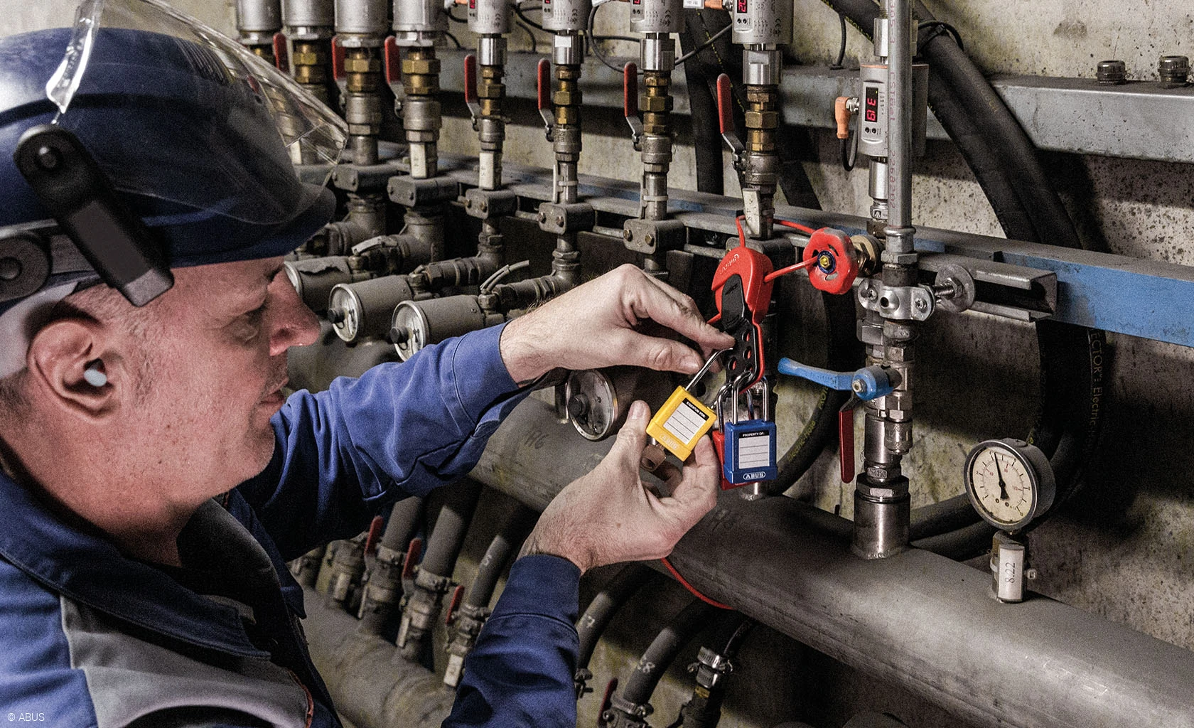 With our safety locks you can clearly regulate accesses  © ABUS