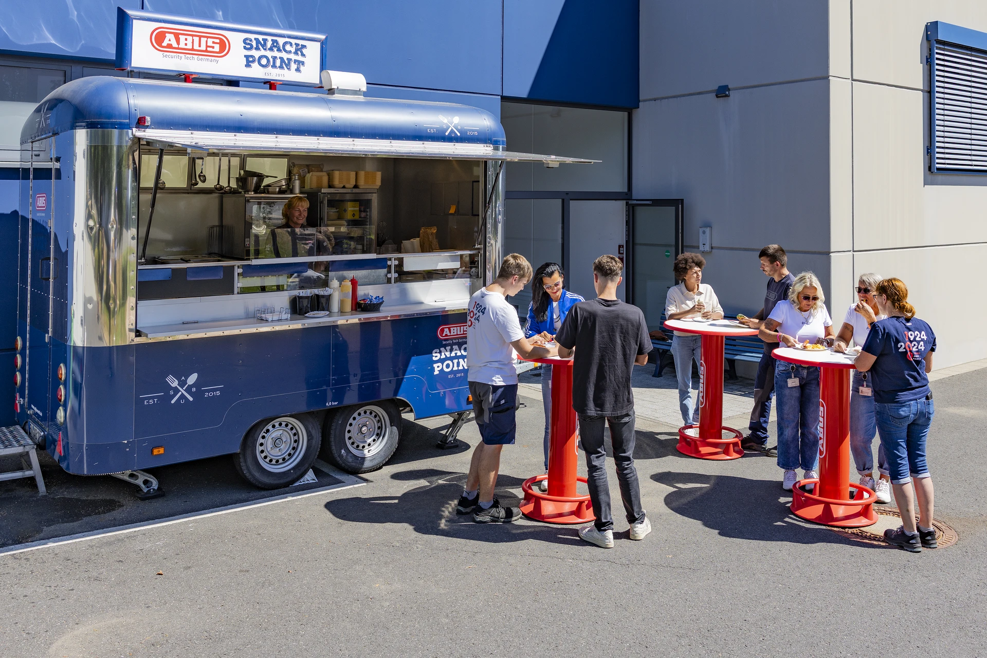 Bild eines ABUS Foodtrucks auf dem Firmengelände © ABUS