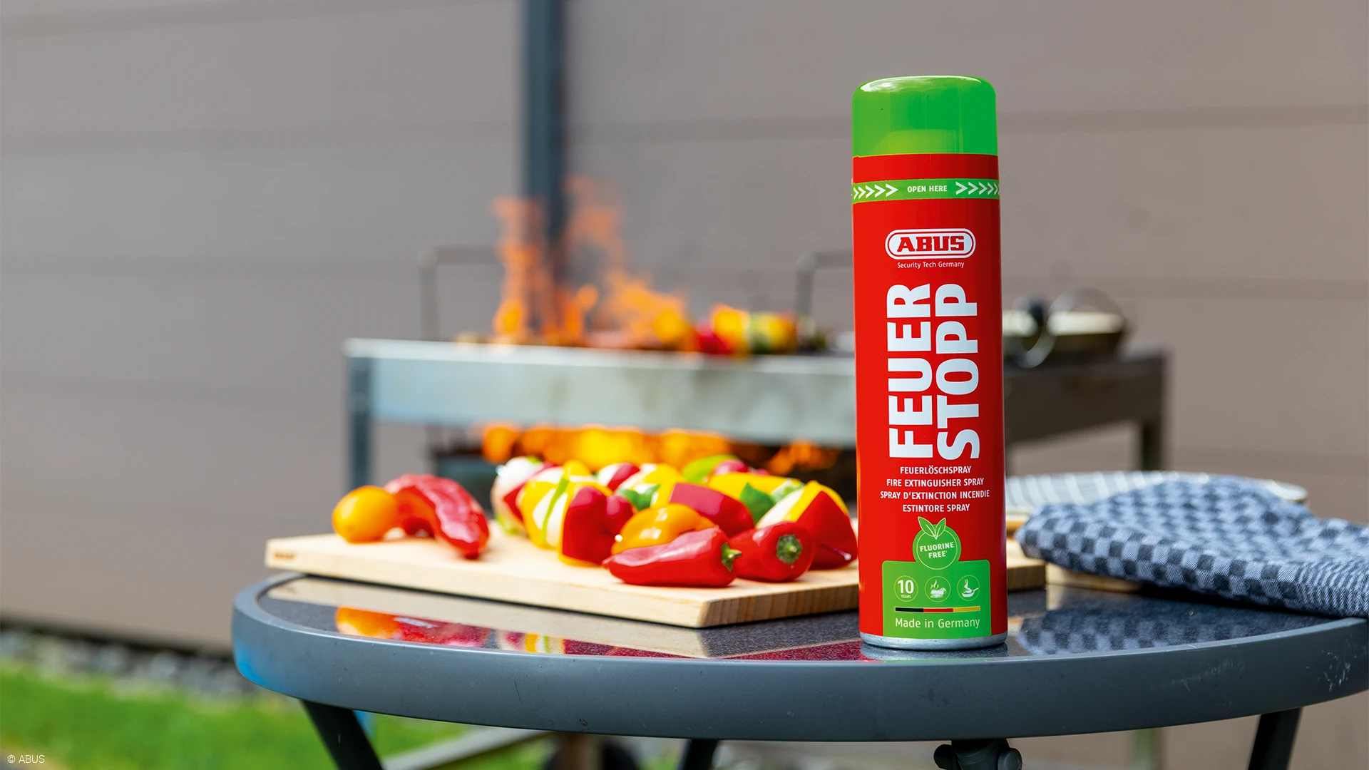 Im Notfall schnell reagieren, mit dem FeuerStopp © ABUS