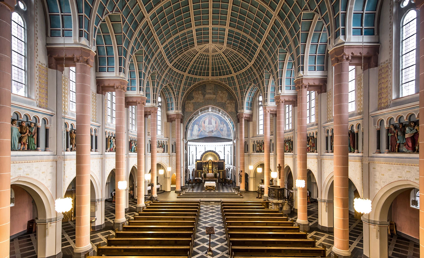 St Nicholas Youth Church ©ABUS