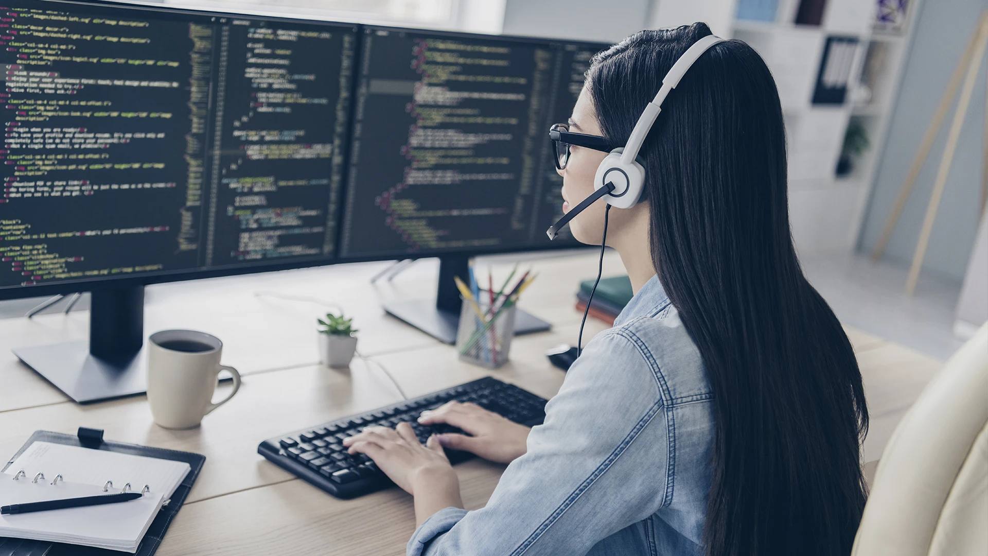 Wirtschaftsinformatik bei ABUS studieren © Adobe Stock/deagreez