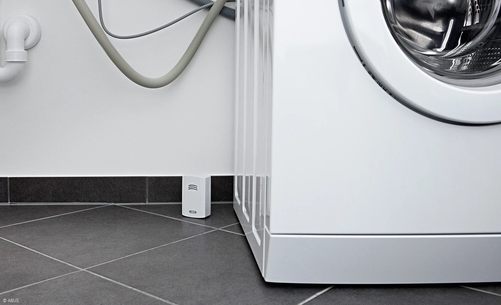 Stop water! Intervene in plenty of time in the event of damage - with our flood alarm © ABUS
