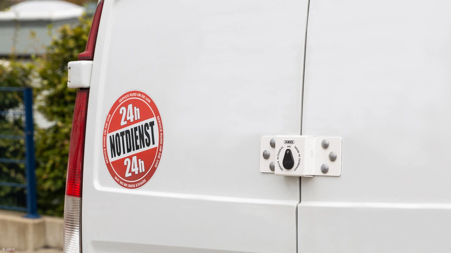 Bescherm je trailer tegen diefstal met onze hangsloten en beugels © ABUS