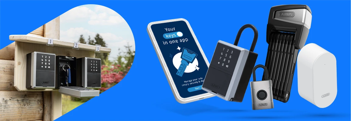 Venstre del af billedet: Kvinde står uden for en terrassedør og åbner den ved hjælp af appen, højre del af billedet: blå baggrund med ABUS One-produkter © ABUS