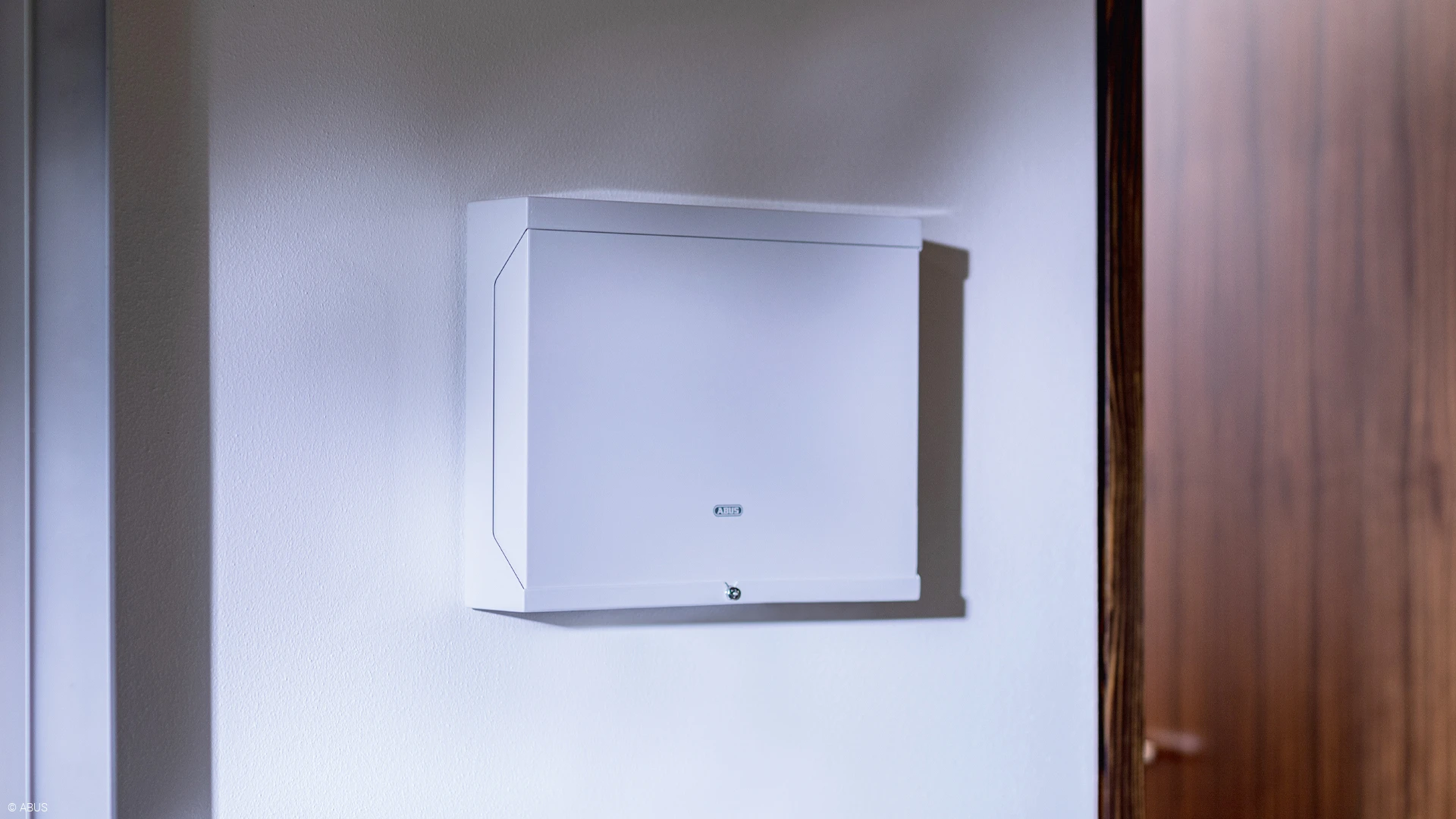 The heart of the Secoris alarm system - the panel © ABUS