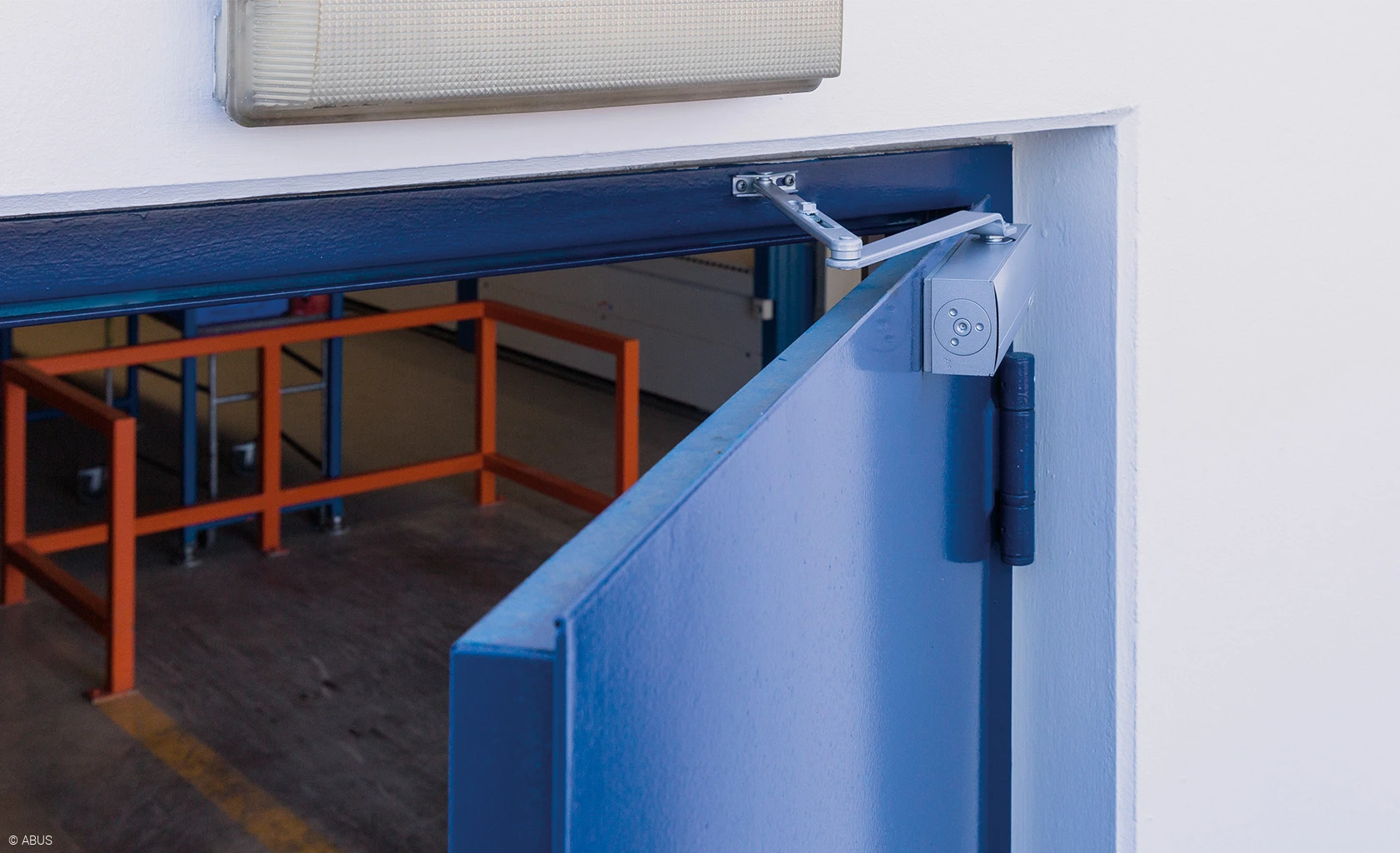 Close doors quietly and securely - with door closers from ABUS © ABUS