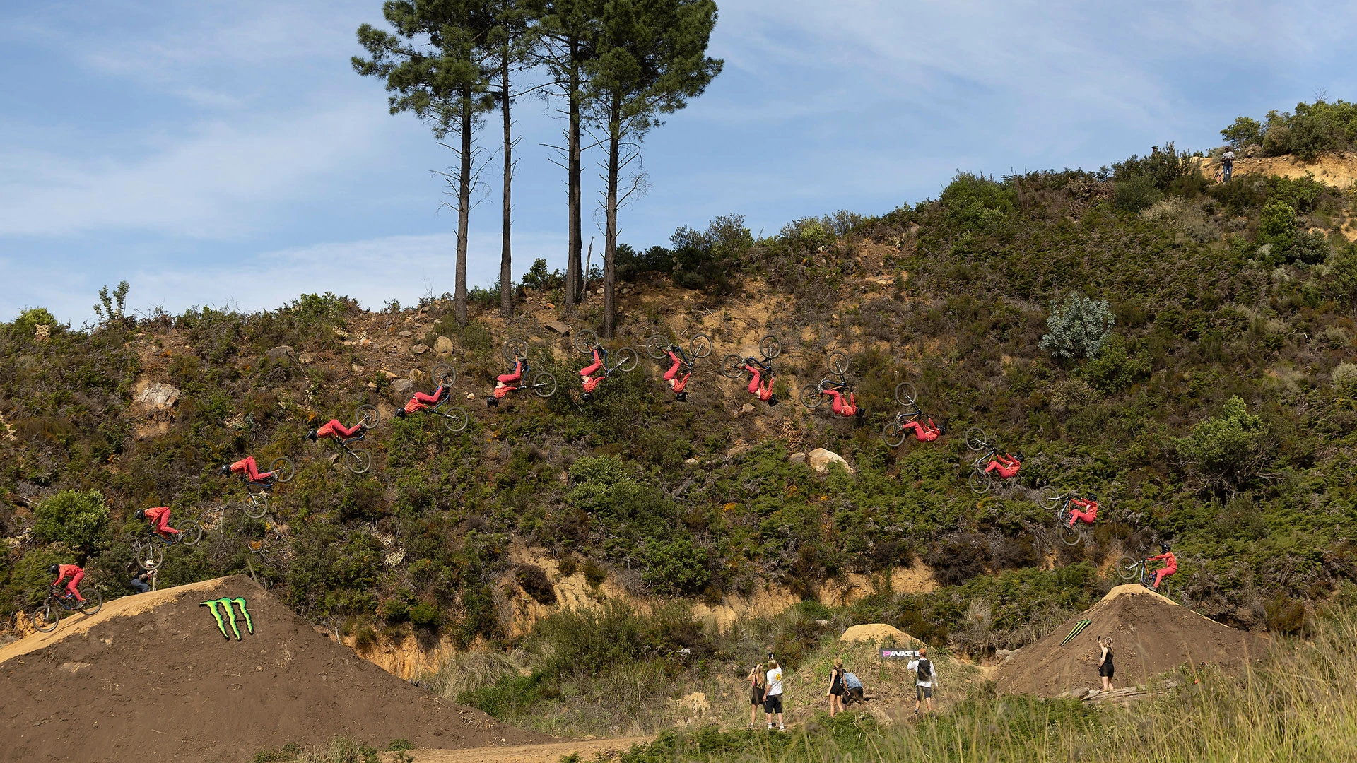 Il backflip da record di Tom Isted al Darkfest 2024: 120 piedi! ©ABUS/Boris Beyer