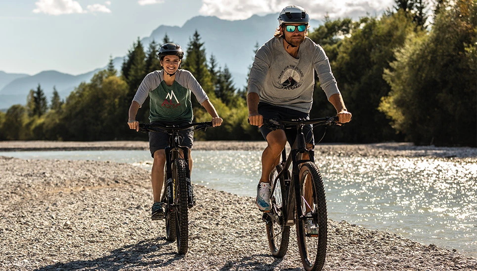 Hoofd goed vastgezet? Blijf beschermd op je mountainbike met onze helmen © ABUS
