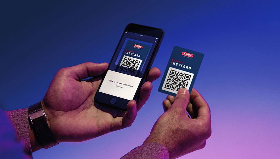 Mit der Key Card registrierst du deine Produkte in der ABUS One App. / © ABUS