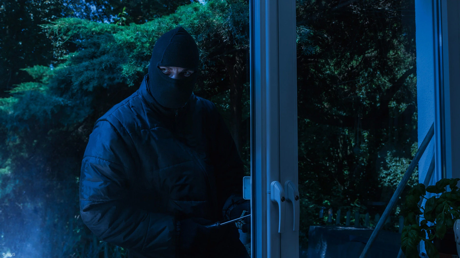 Crime statistics 2021 - Crime finds a way © ABUS