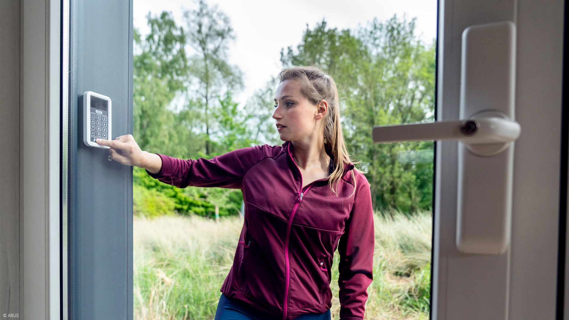 Open the patio door by entering a code? HomeTec Pro makes it possible © ABUS