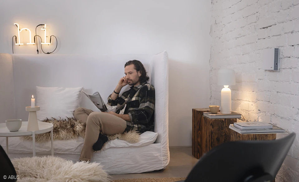 The control is the heart of the Comfion wireless system: this is where all the information comes together and is analysed. © ABUS