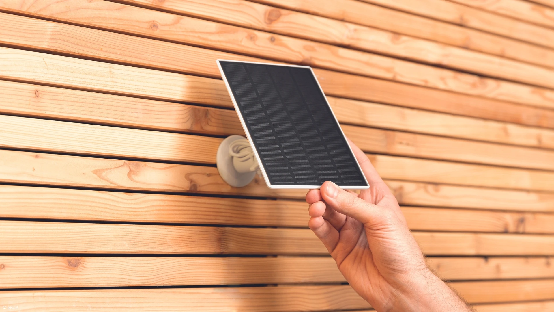 Fra advarselsskilte til solpaneler © ABUS