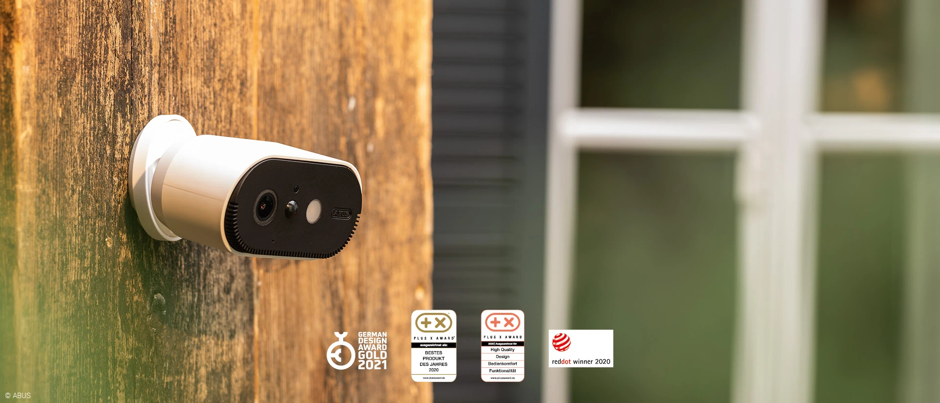 Die ABUS Akku Cam wurde mit verschiedenen Awards ausgezeichnet, darunter dem German Design Award und dem Plus X Award. © ABUS Die ABUS Akku Cam wurde mit verschiedenen Awards ausgezeichnet, darunter dem German Design Award und dem Plus X Award. © ABUS