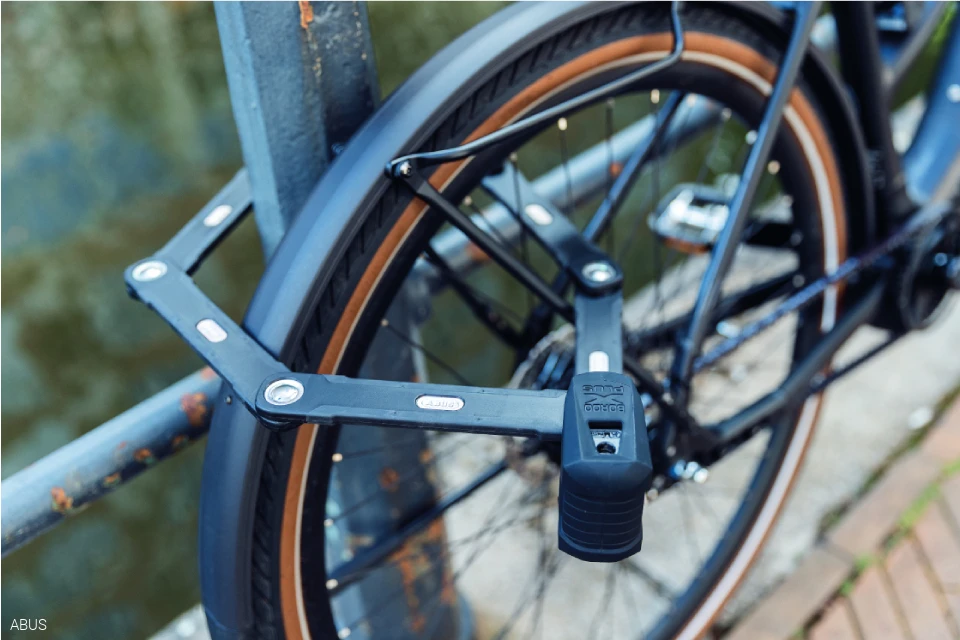 Lås altid din cykel fast til et fast objekt © ABUS